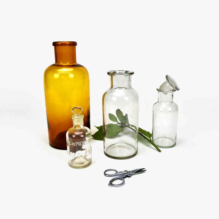 Ensemble de flacons d'apothicaire