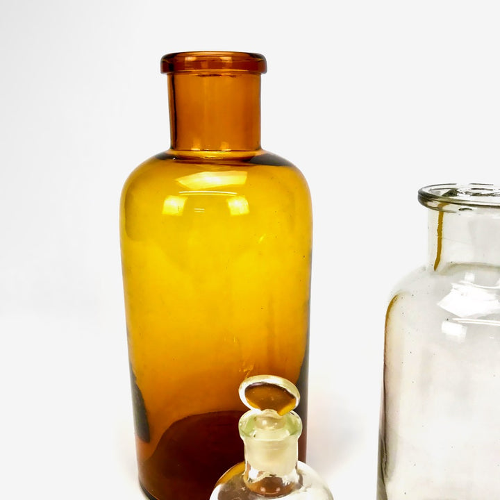 Ensemble de flacons d'apothicaire