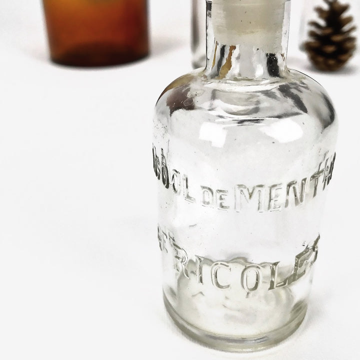 Ensemble de flacons d'apothicaire