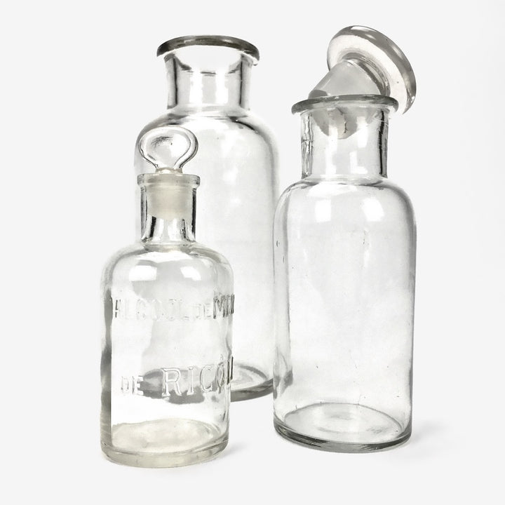 Ensemble de flacons d'apothicaire