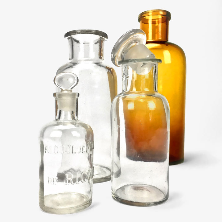 Ensemble de flacons d'apothicaire