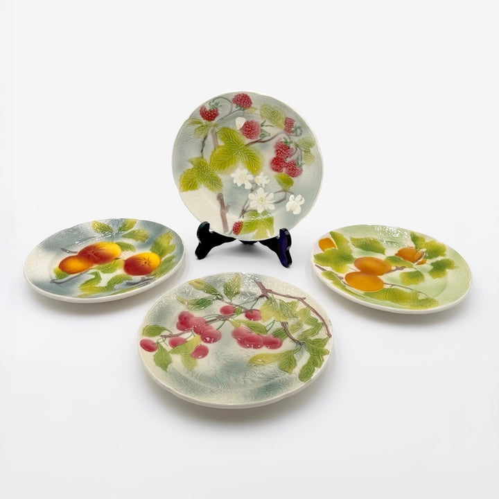 Assiettes en barbotine Saint-Clément "Verger" Mid-Century