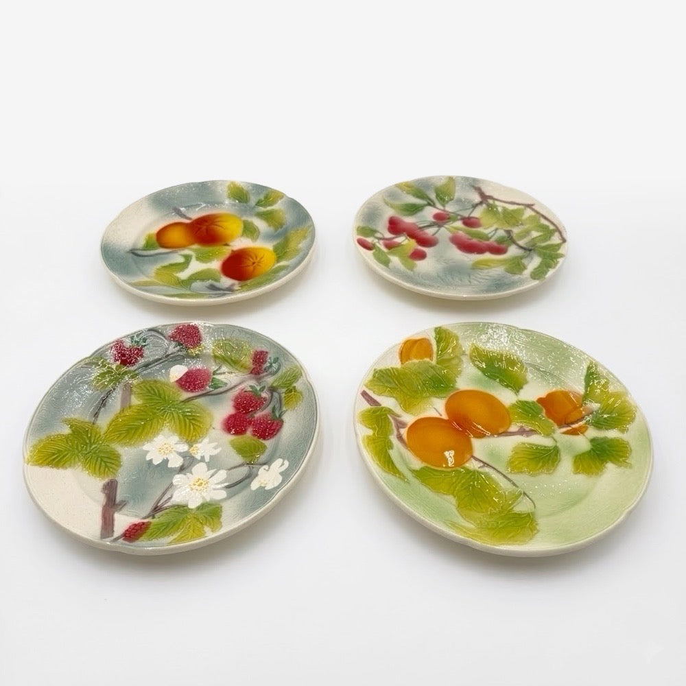 Assiettes en barbotine Saint-Clément "Verger" Mid-Century