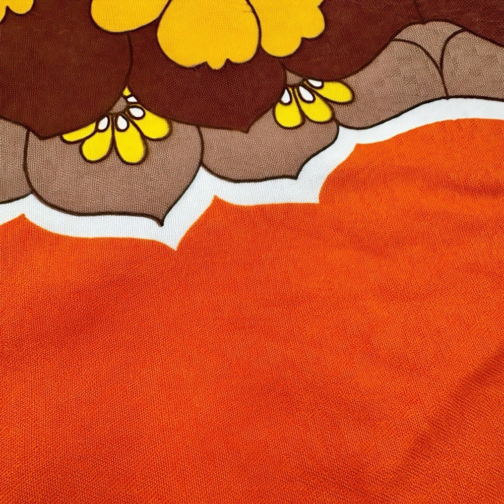 Nappe ovale motif flower power années 70