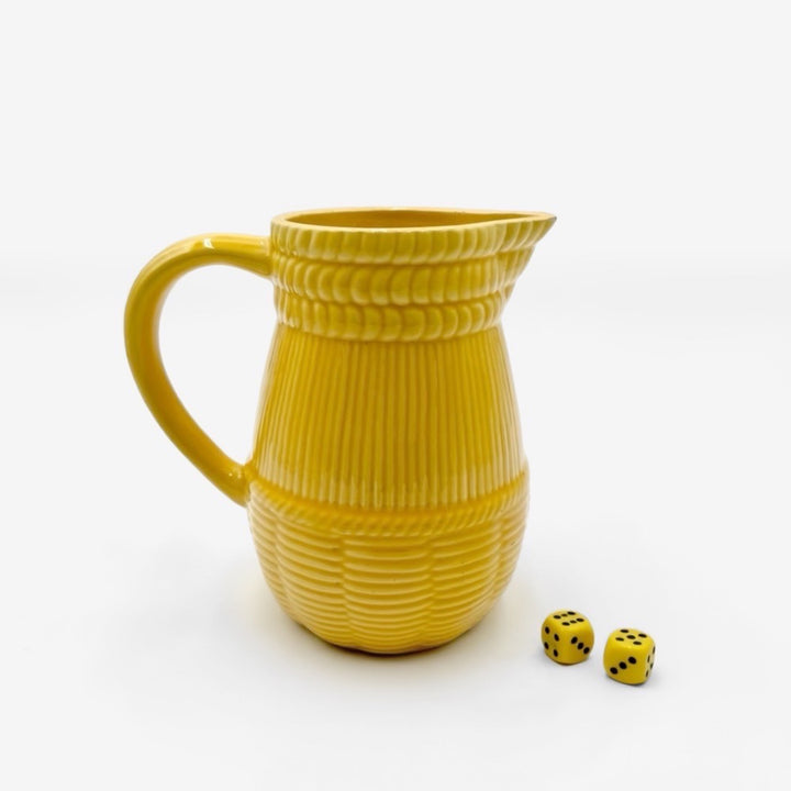 Pichet saint-Clément en barbotine émaillée jaune