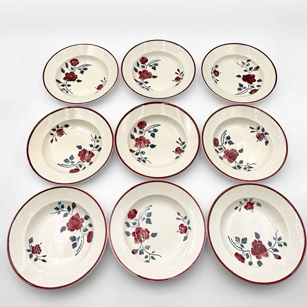 9 assiettes à soupe Badonviller modèle "Les Roses" années 50