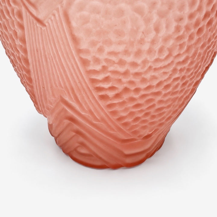 Vase Art Déco verre pressé moulé rose décor géométrique