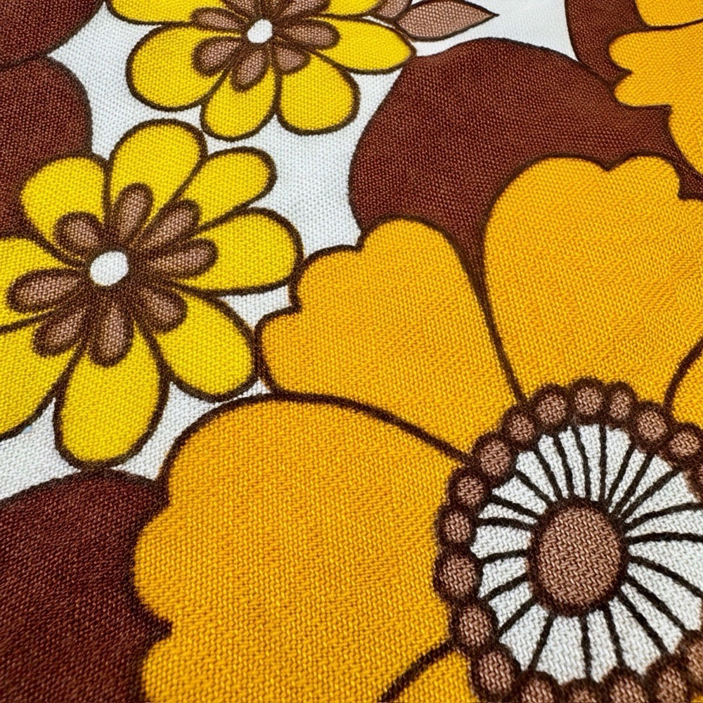 Nappe ovale motif flower power années 70