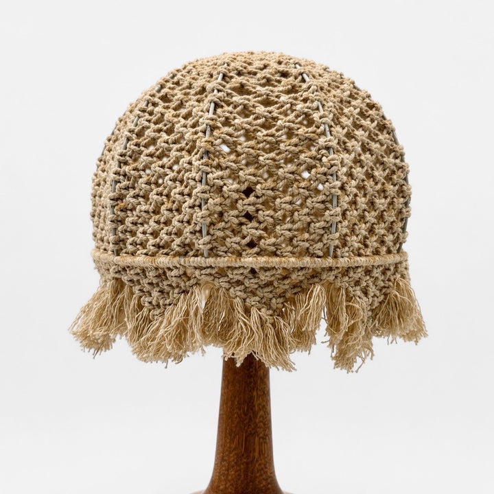 Lampe de table bohème en bois tourné et macramé 1970