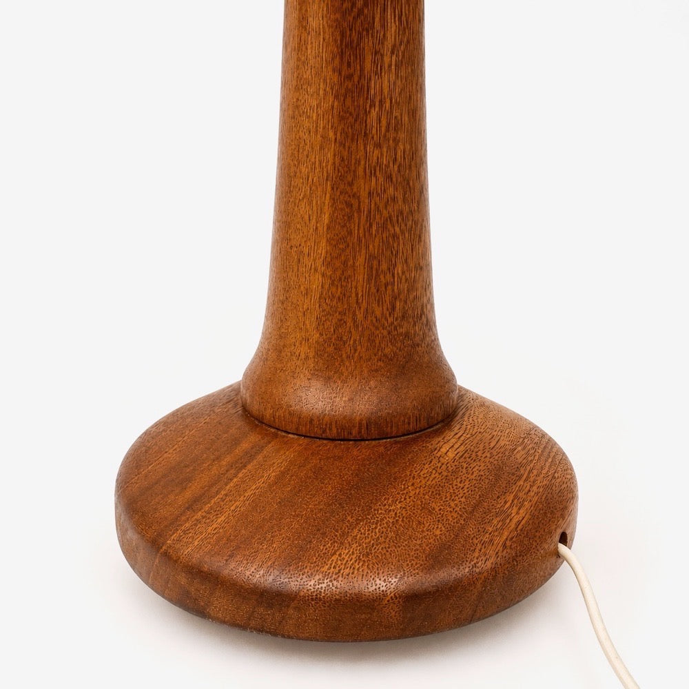 Lampe de table bohème en bois tourné et macramé 1970