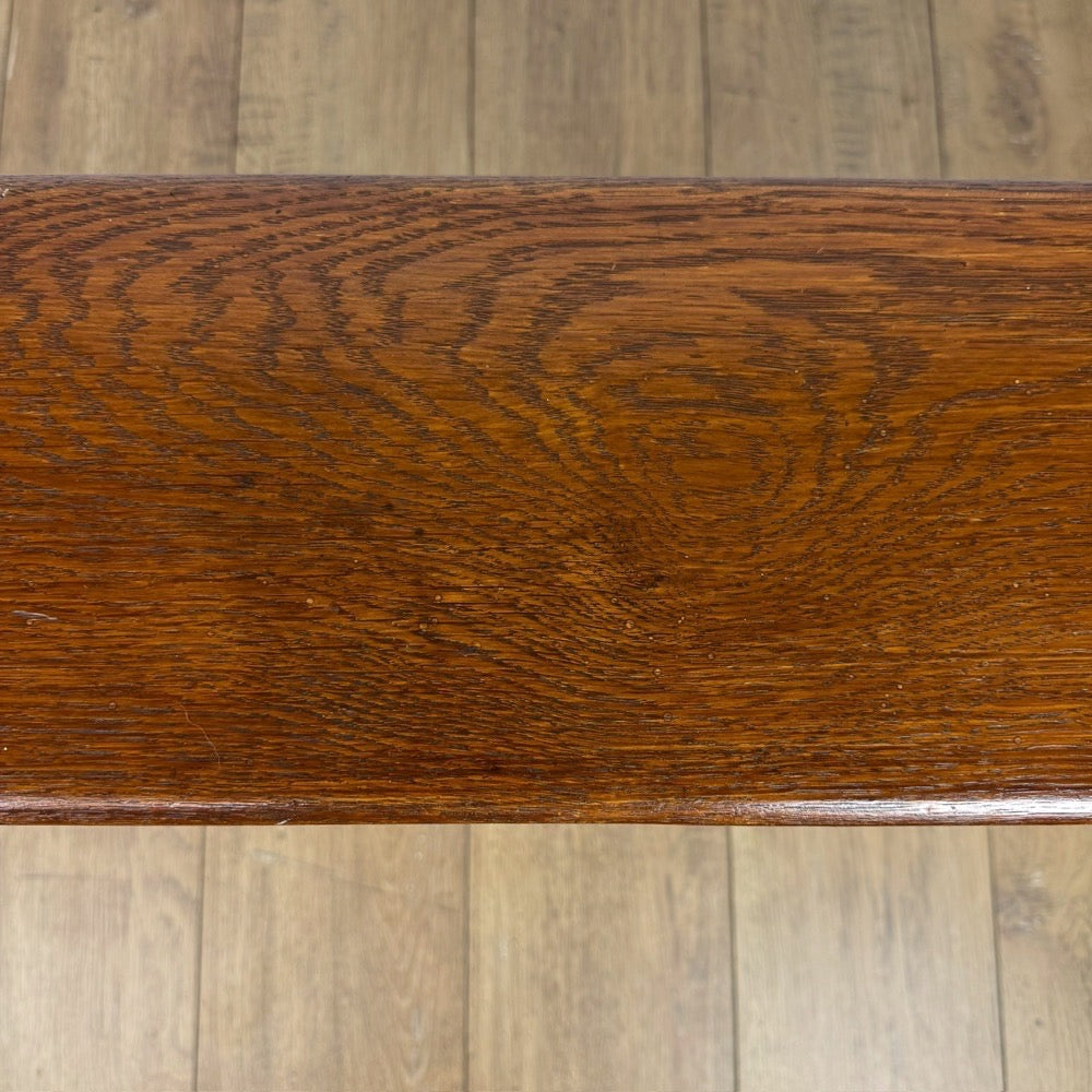 Banc brutaliste en chêne massif