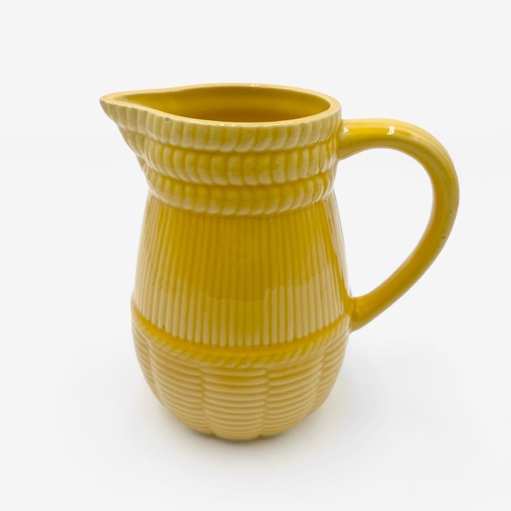 Pichet saint-Clément en barbotine émaillée jaune