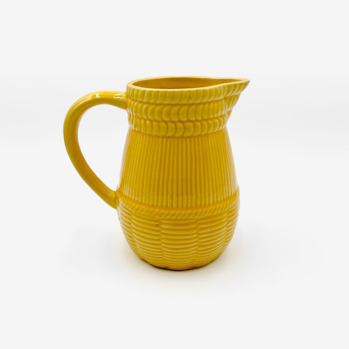 Pichet saint-Clément en barbotine émaillée jaune