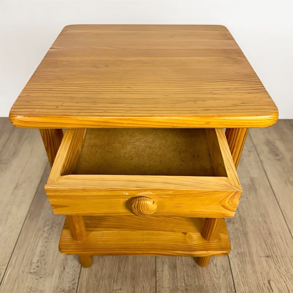 Table de chevet scandinave en pin années 80