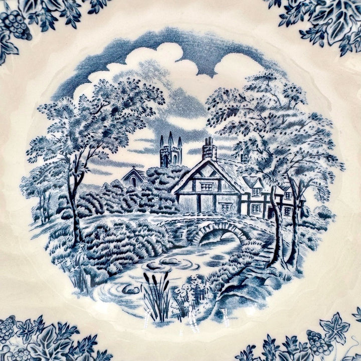 Assiettes à soupe Churchill Staffordshire Angleterre