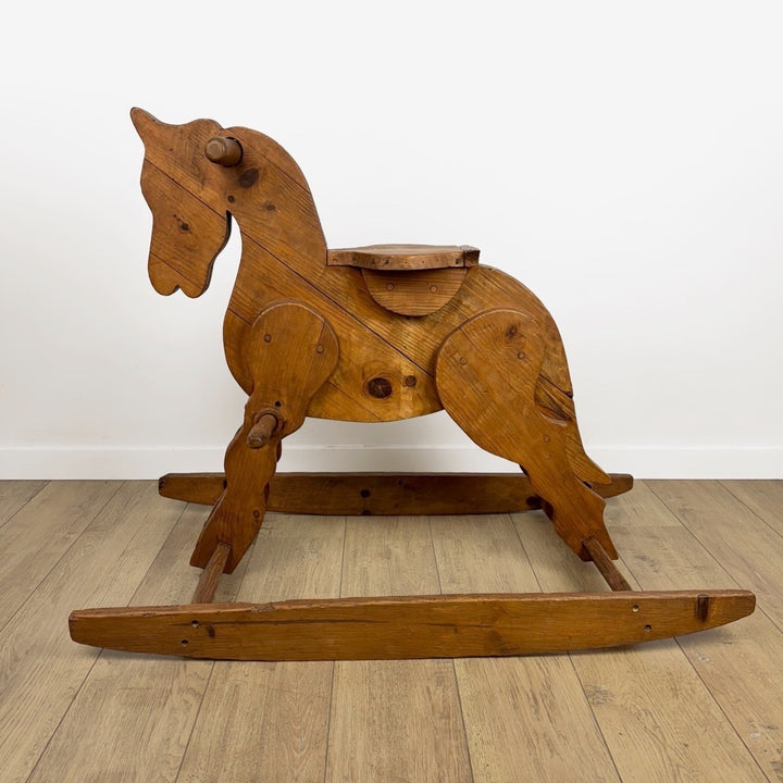 Ancien grand cheval à bascule en pin