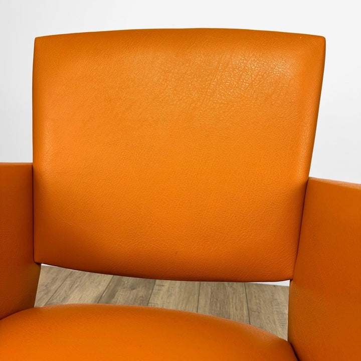 Fauteuil cocktail design Skaï orange années 50
