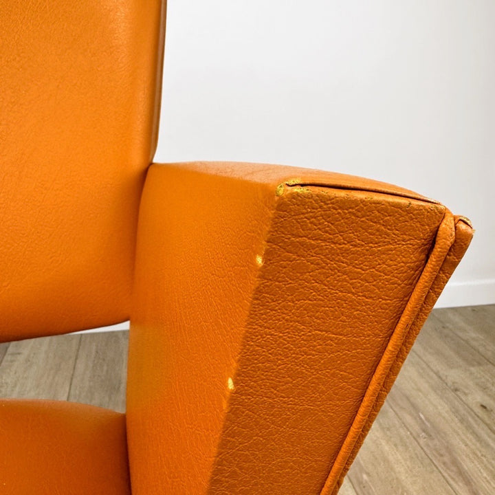 Fauteuil cocktail design Skaï orange années 50