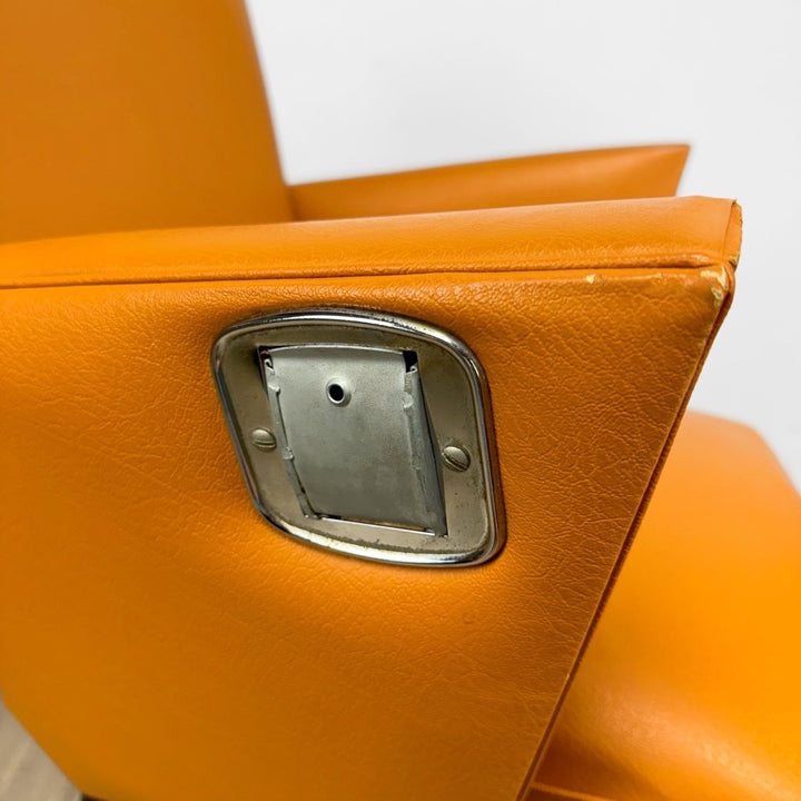 Fauteuil cocktail design Skaï orange années 50