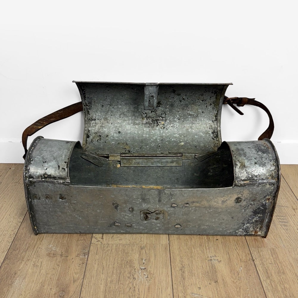 Marotte caisse à outils de plombier en zinc
