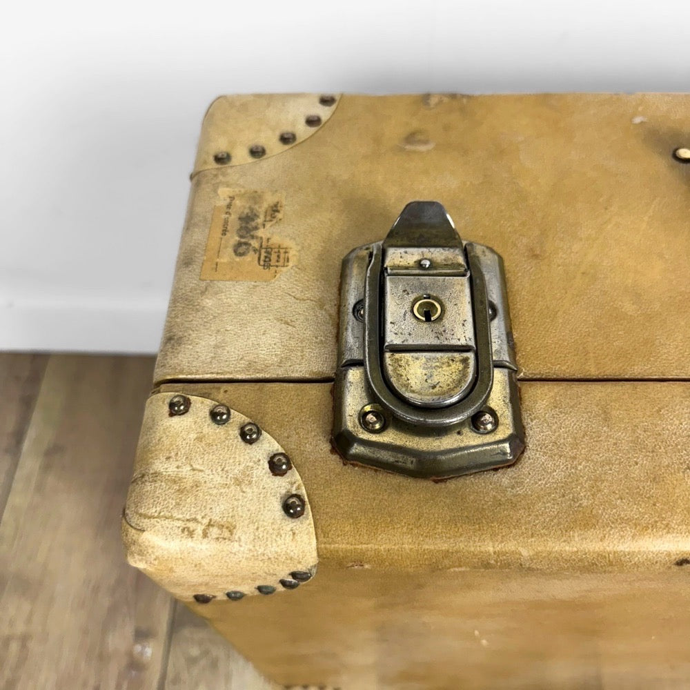 Valise rigide en bois et vélin années 50