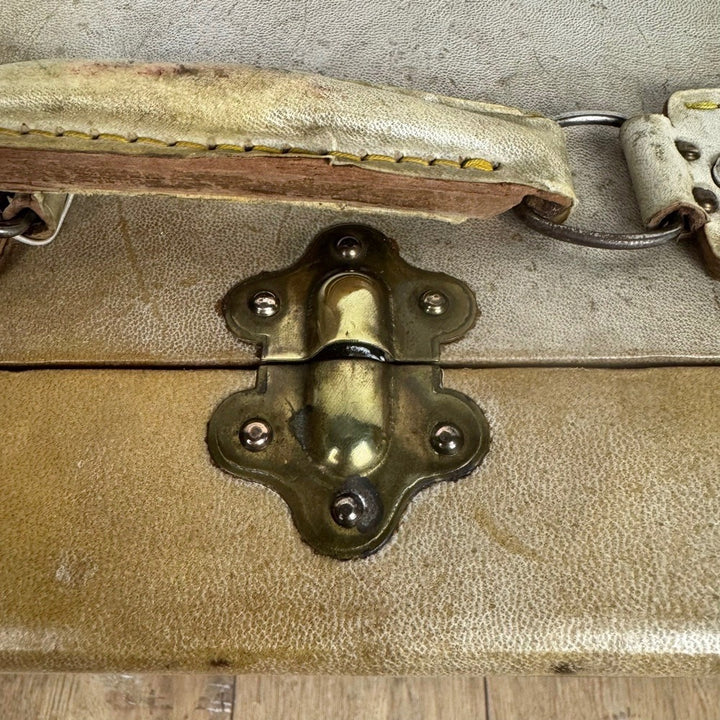 Valise rigide en bois et vélin années 50