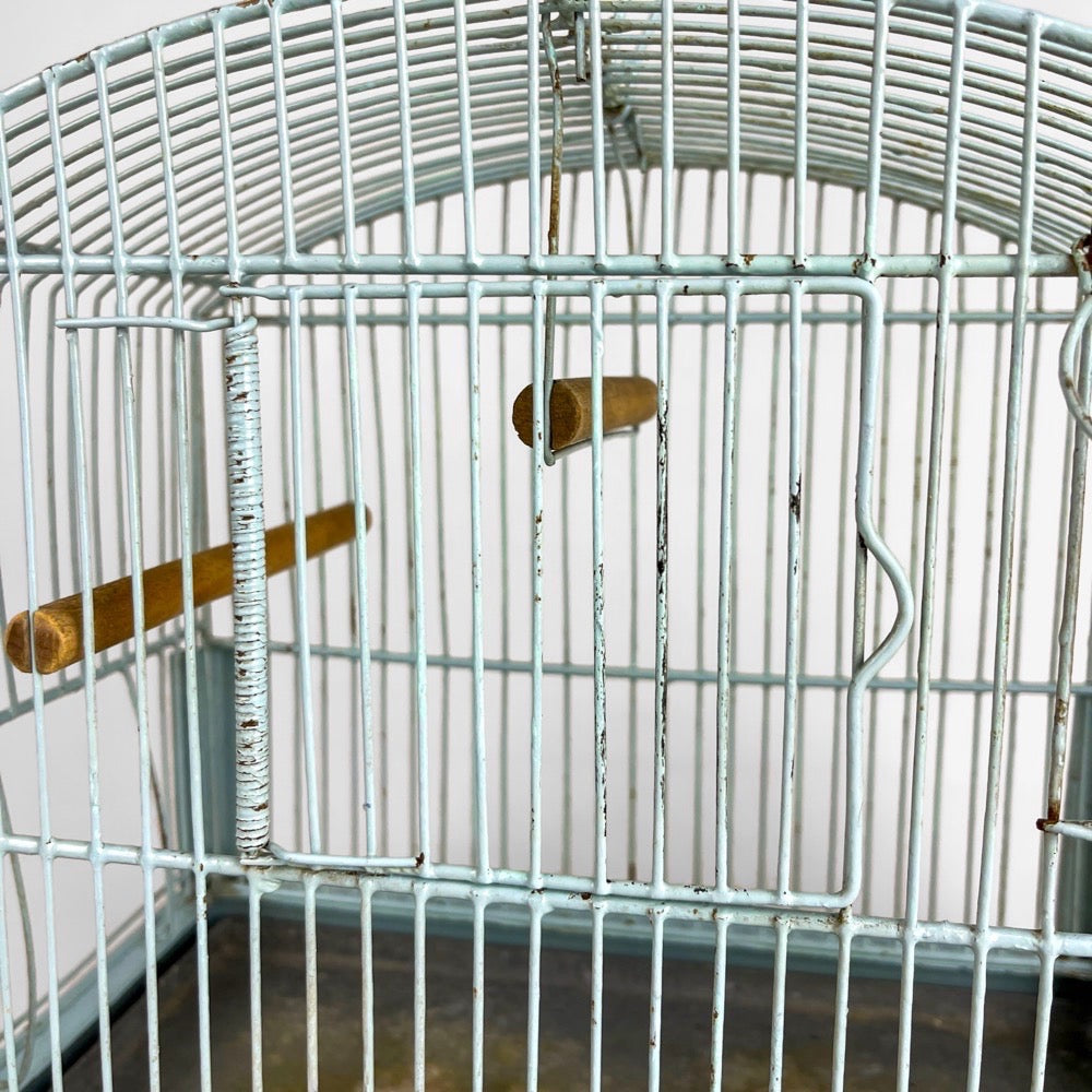 Ancienne cage à oiseau métal bleu ciel