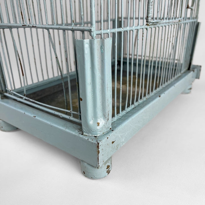 Ancienne cage à oiseau métal bleu ciel