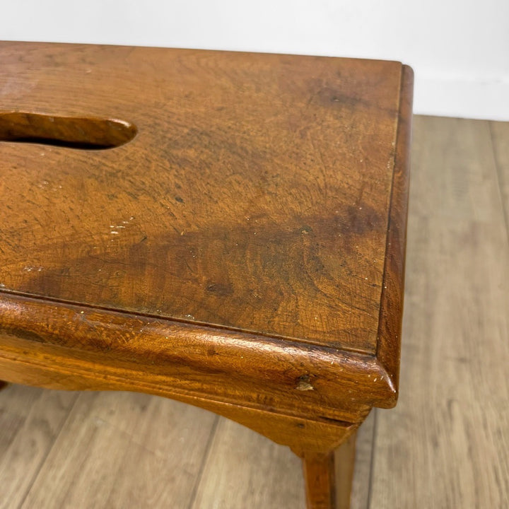 Petit banc de chalet de montagne à fente ancien