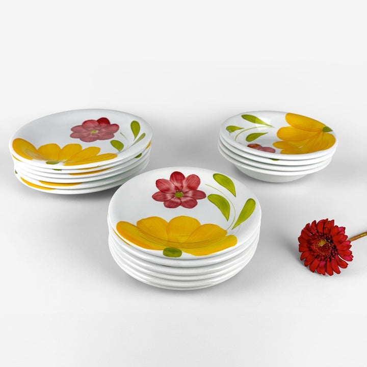 16 Assiettes Flower Power Primula Italie années 70