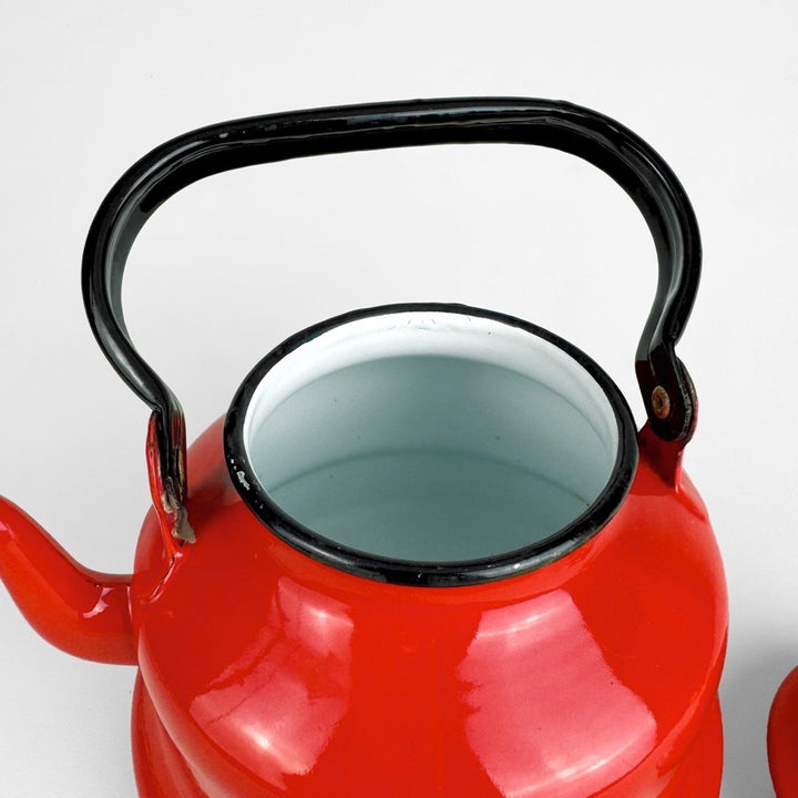 Bouilloire en tôle émaillée rouge