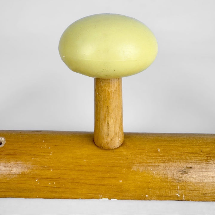 Porte-manteaux bois boules multicolores années 60