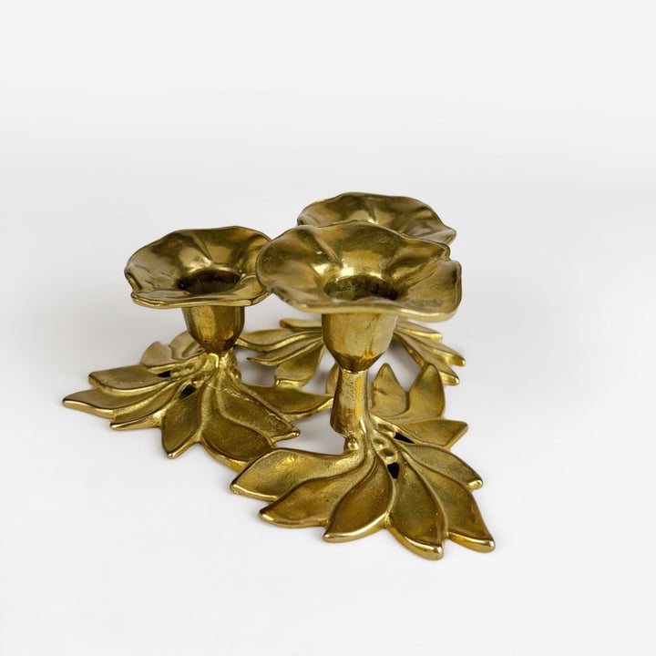 Bougeoirs trois fleurs en laiton style Art Nouveau