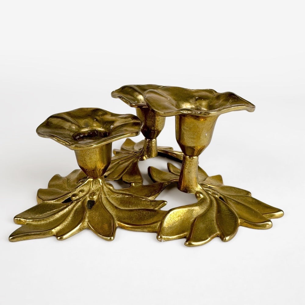 Bougeoirs trois fleurs en laiton style Art Nouveau