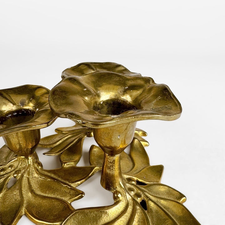 Bougeoirs trois fleurs en laiton style Art Nouveau