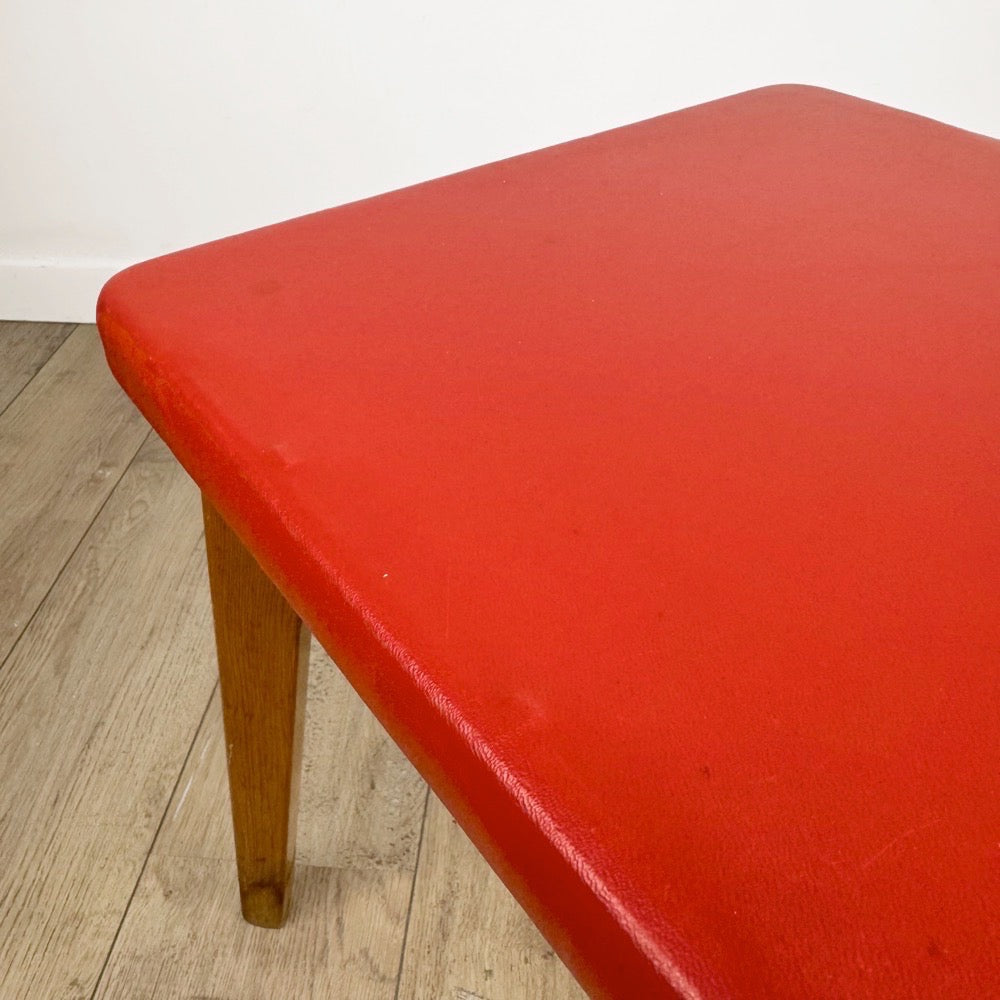 Tabouret bois et similis cuir rouge années 50