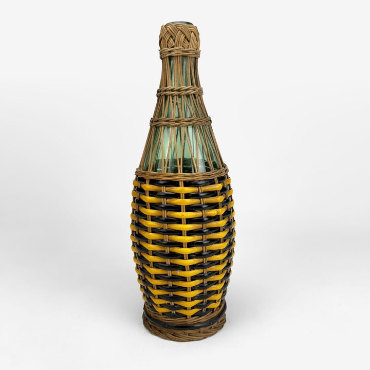 Collection 5 bouteilles en verre osier et scoubidous années 50