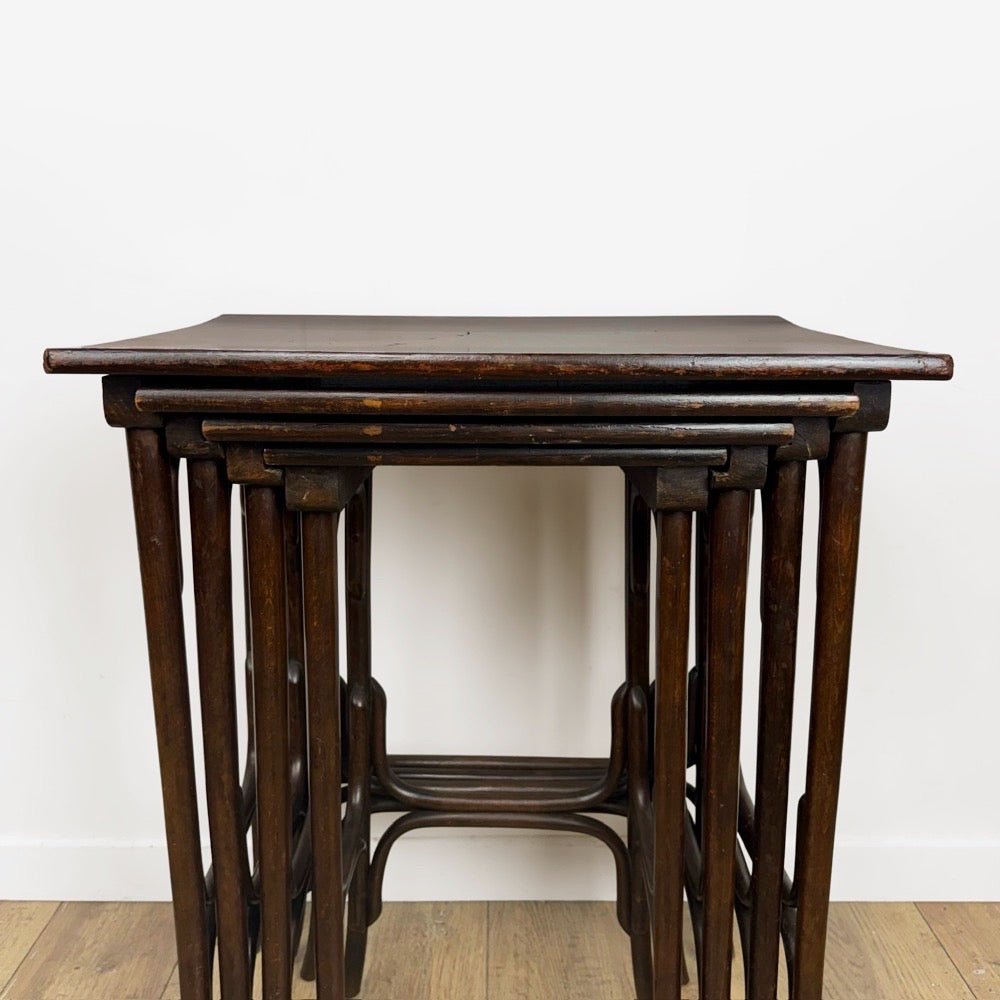 Tables gigognes Thonet n°10 Art Nouveau 1900