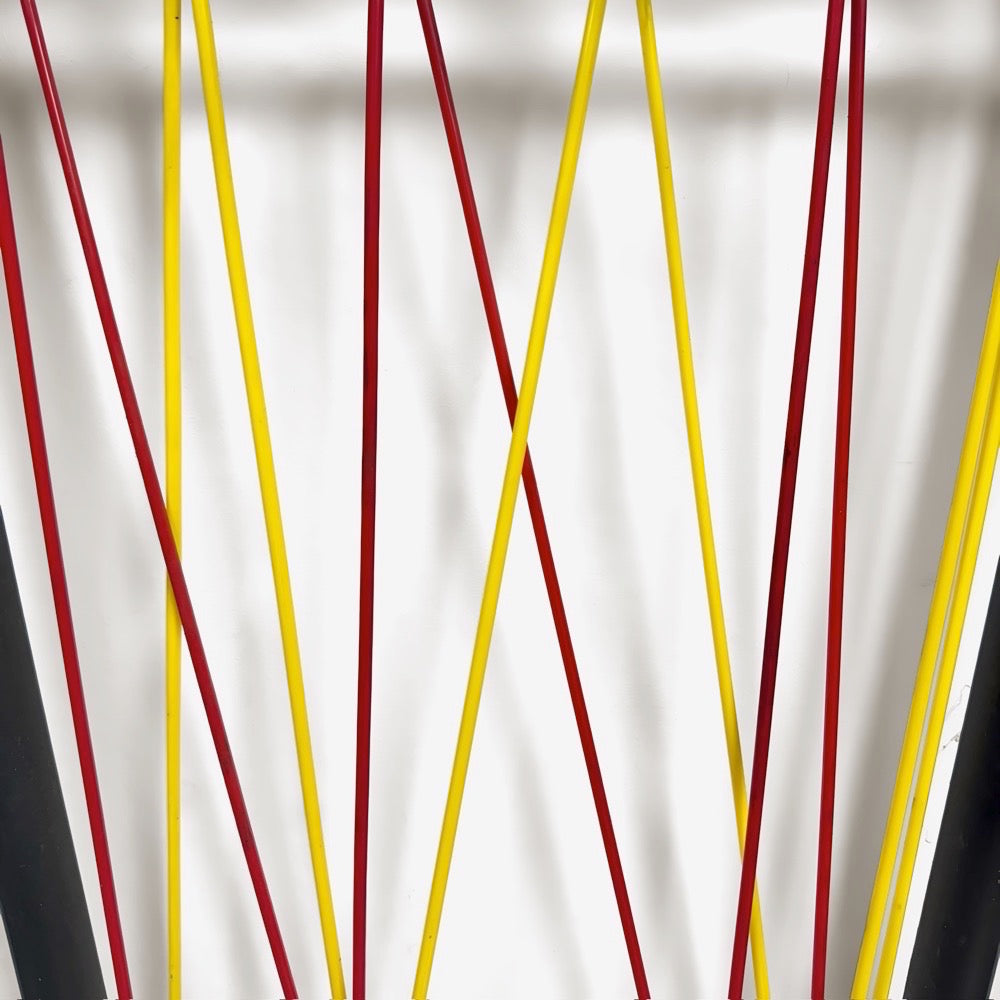 Vestiaire métal boules bois et scoubidou années 60