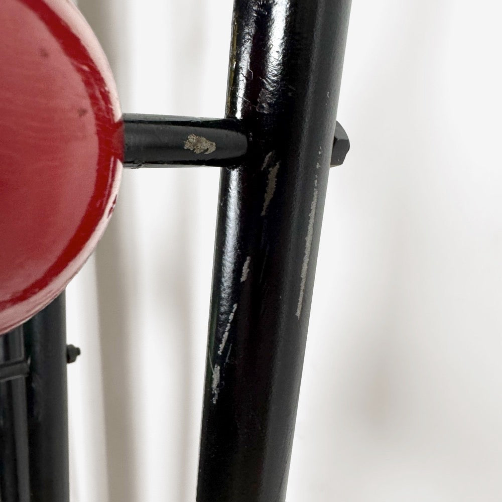 Vestiaire métal boules bois et scoubidou années 60