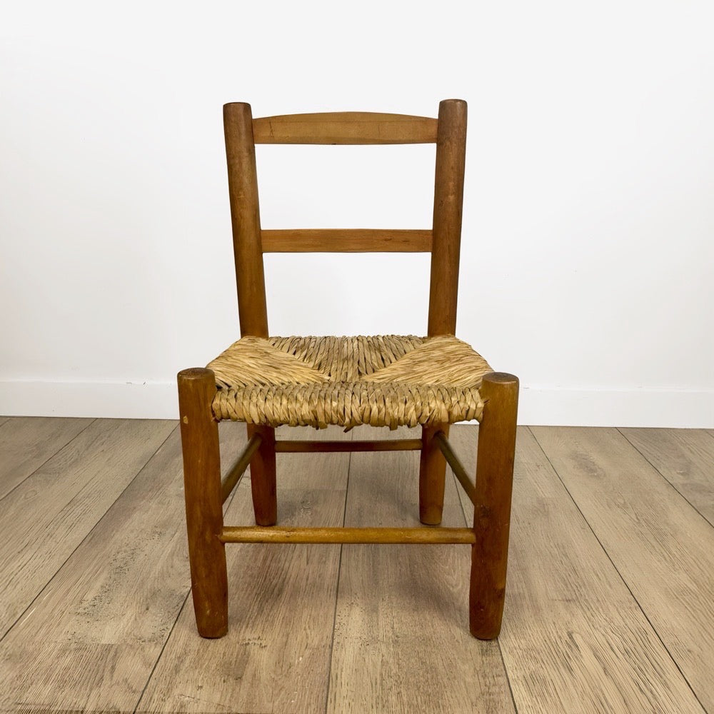 Paire d'anciennes chaises en bois et paille enfant