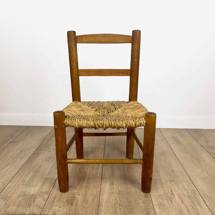 Paire d'anciennes chaises en bois et paille enfant