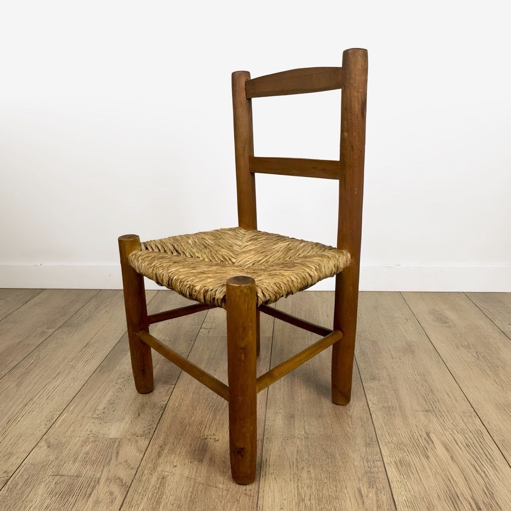 Paire d'anciennes chaises en bois et paille enfant