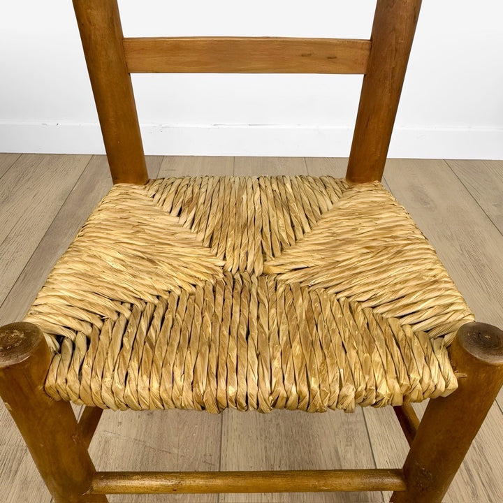 Paire d'anciennes chaises en bois et paille enfant