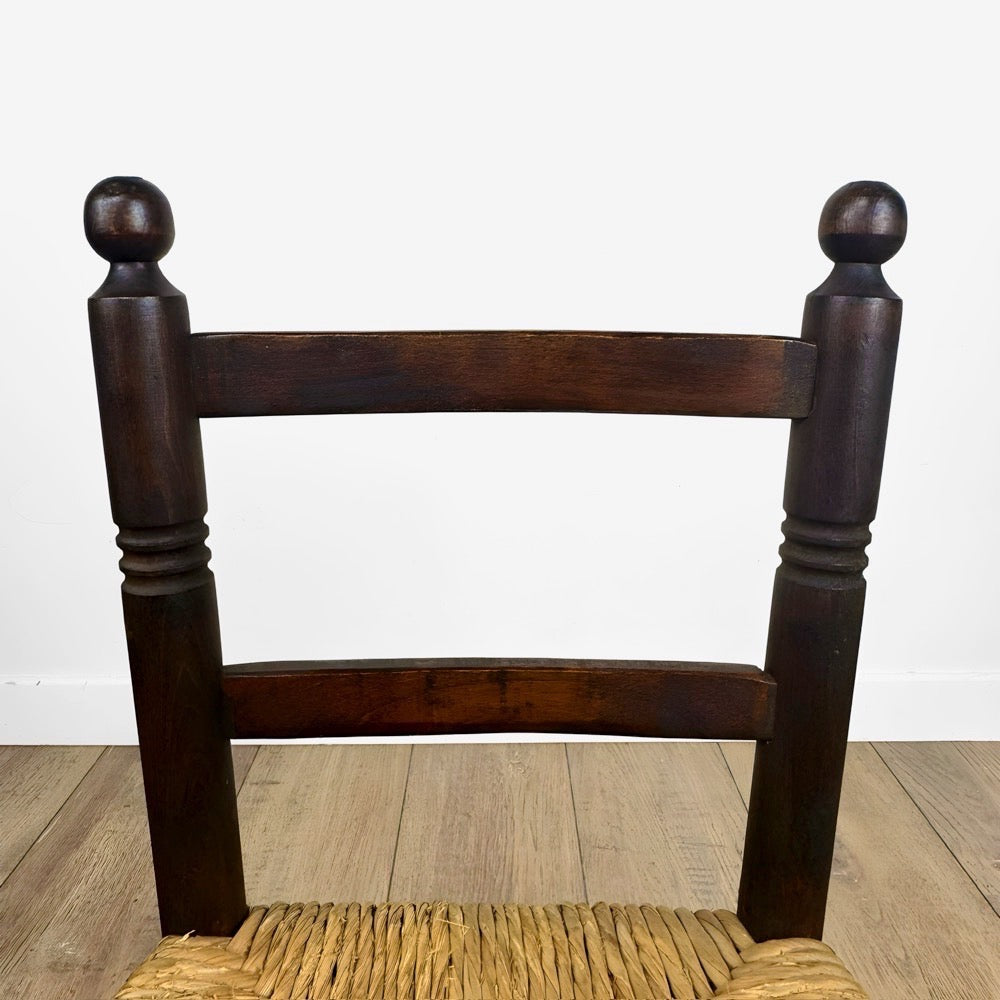 Paire d'anciennes chaises en bois et paille enfant