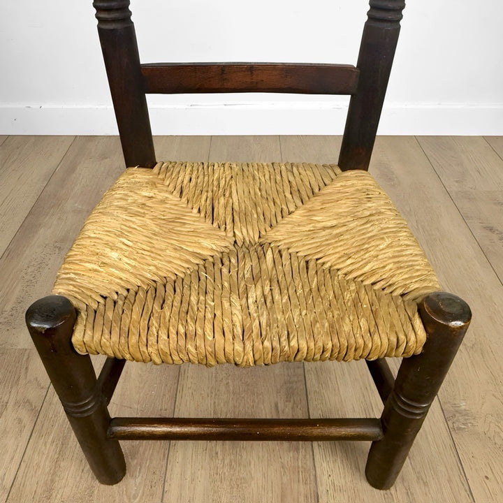 Paire d'anciennes chaises en bois et paille enfant