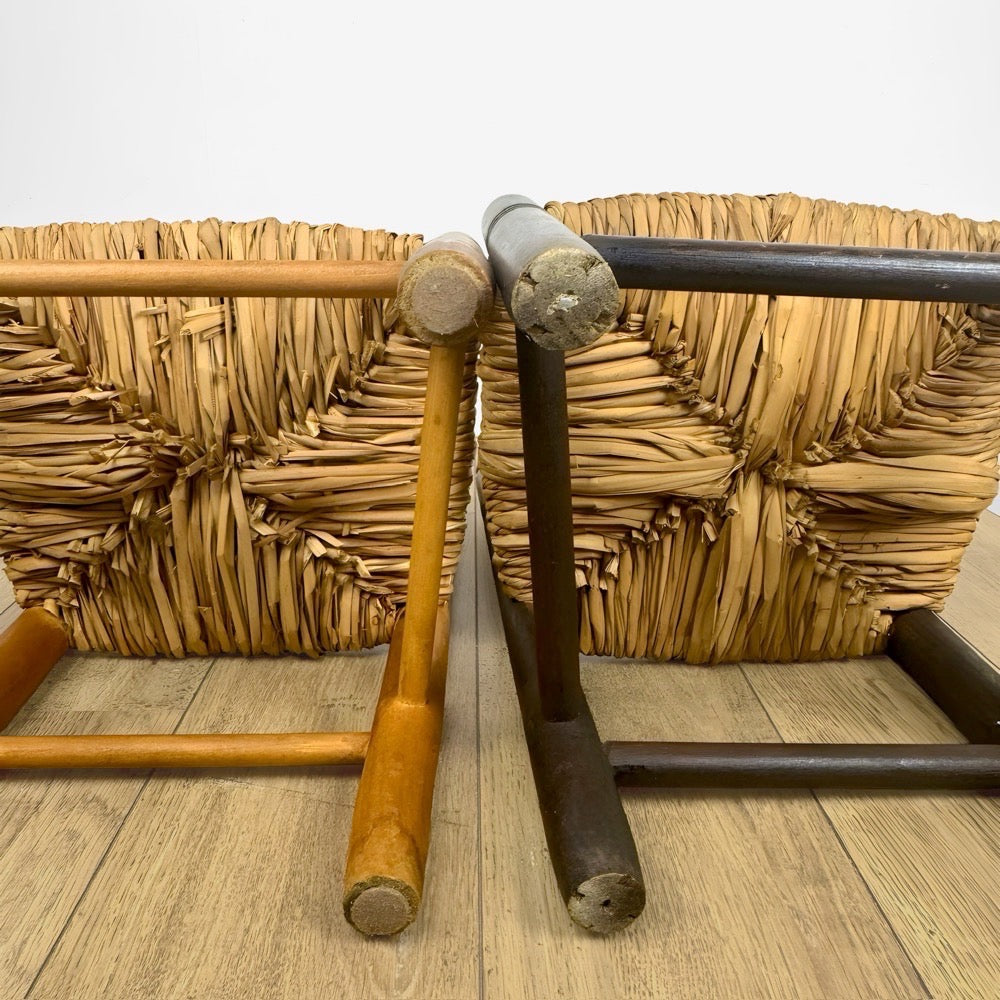 Paire d'anciennes chaises en bois et paille enfant