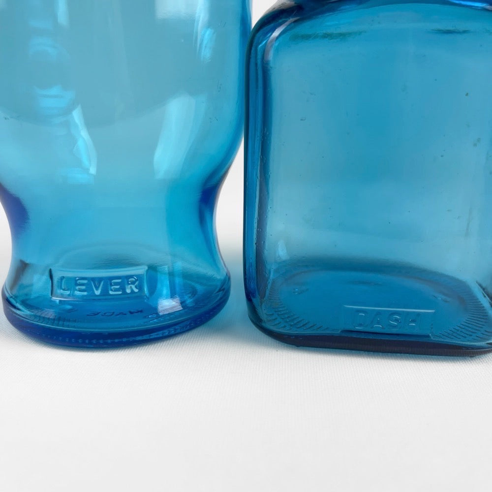 3 bocaux publicitaires en verre bleu moulé années 70