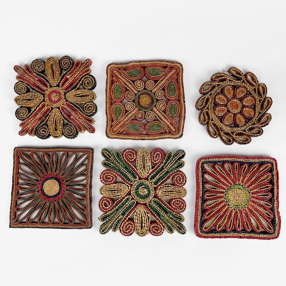 Lot de dessous de plat en raphia tressé années 70