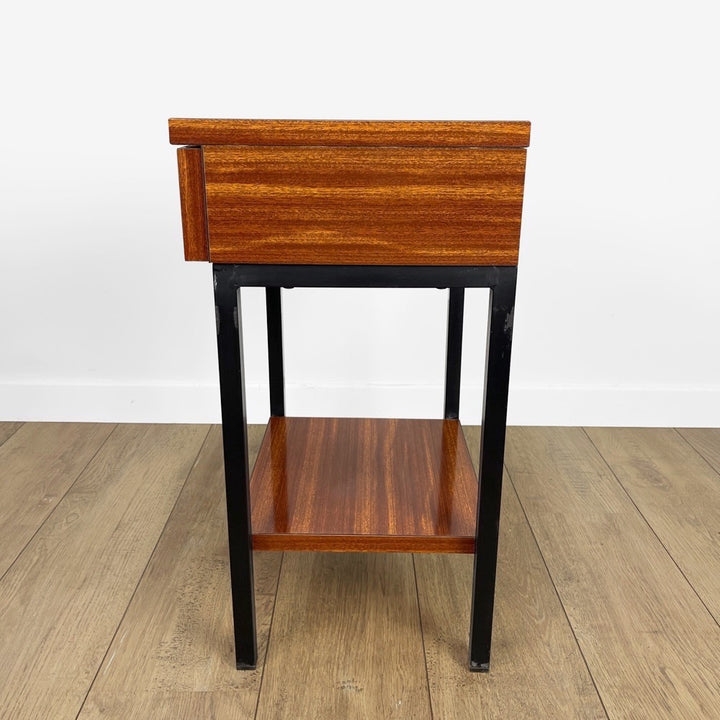 Meuble d'appoint design Formica et métal